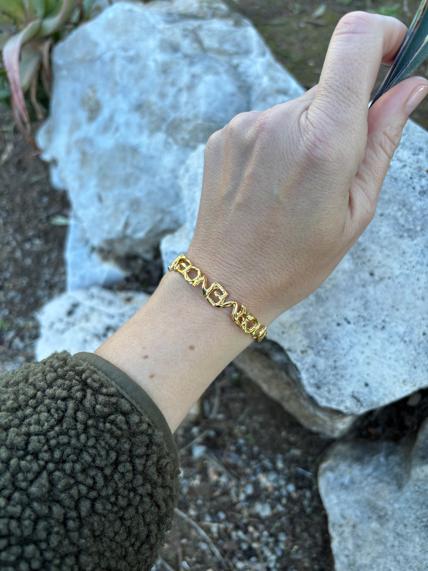 Pulsera El amor vence siempre.