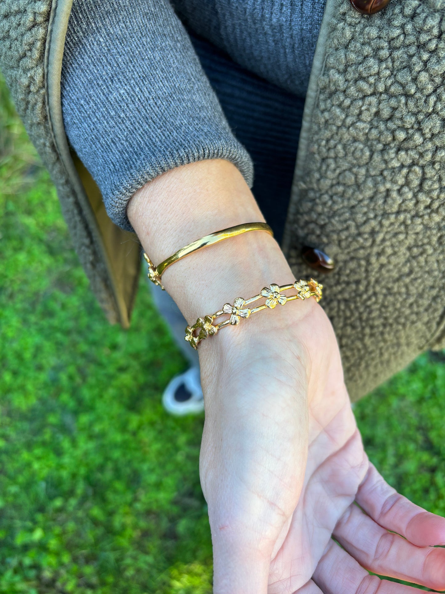 Pulsera flores a la Virgen María