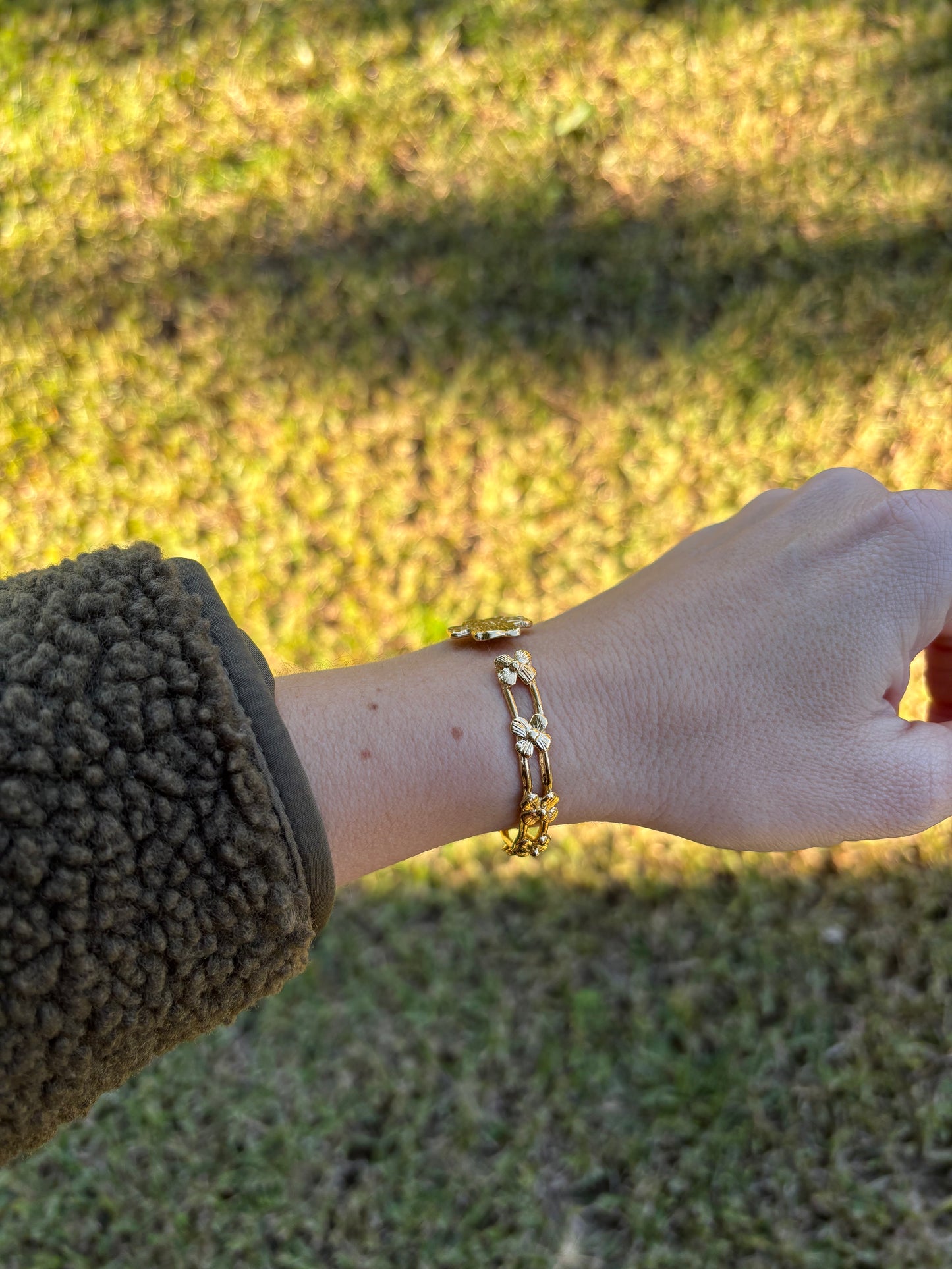Pulsera flores a la Virgen María