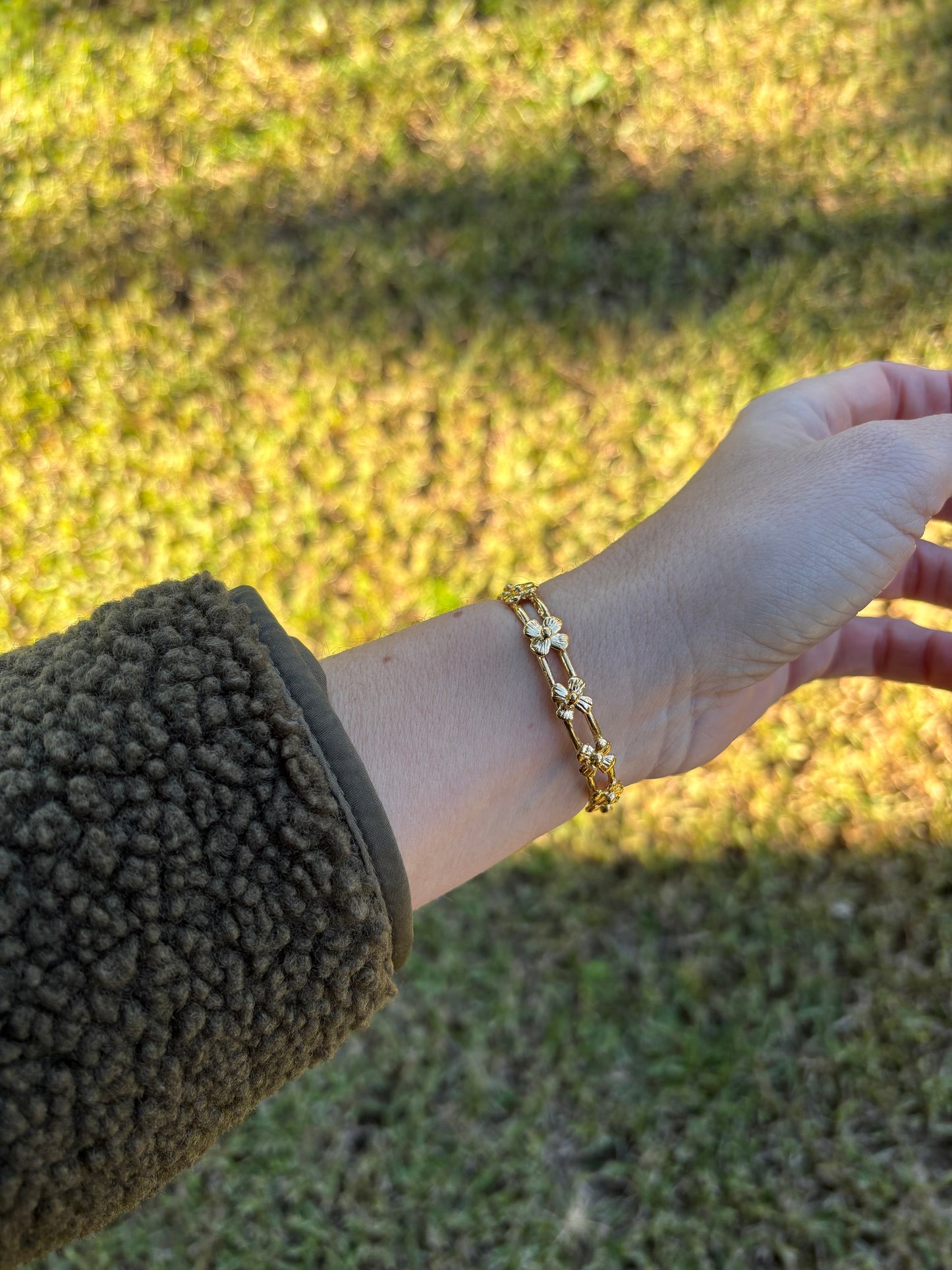 Pulsera flores a la Virgen María