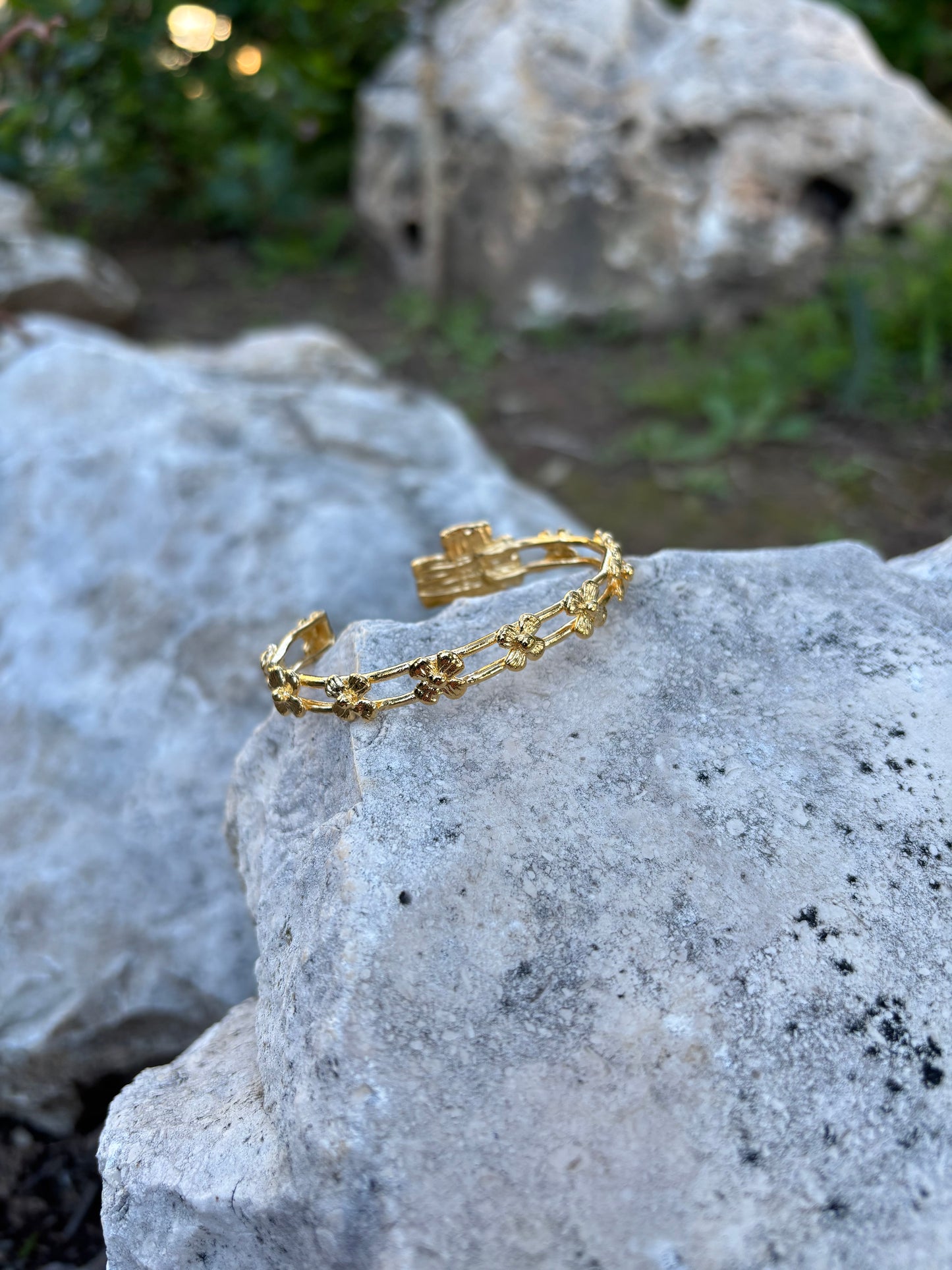 Pulsera flores a la Virgen María