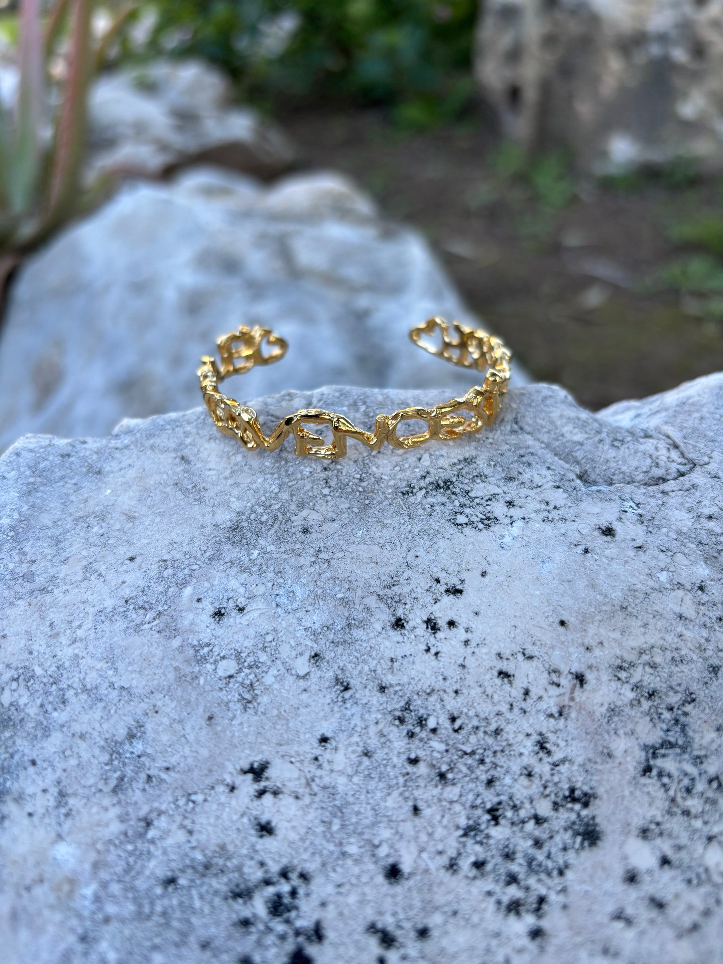 Pulsera El amor vence siempre.